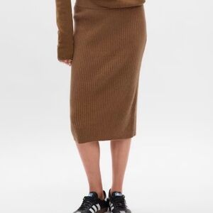 GAP Ribbed Pencil Skirt in Camel